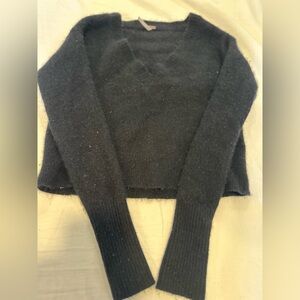 Free People 100% Cashmere Sz:XS Black Cropped V-Neck Pullover Thick Sweater.